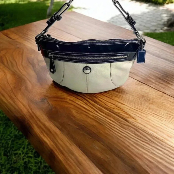 COACH Laura Hobo Bag Navy/cream - Picture 3 of 16